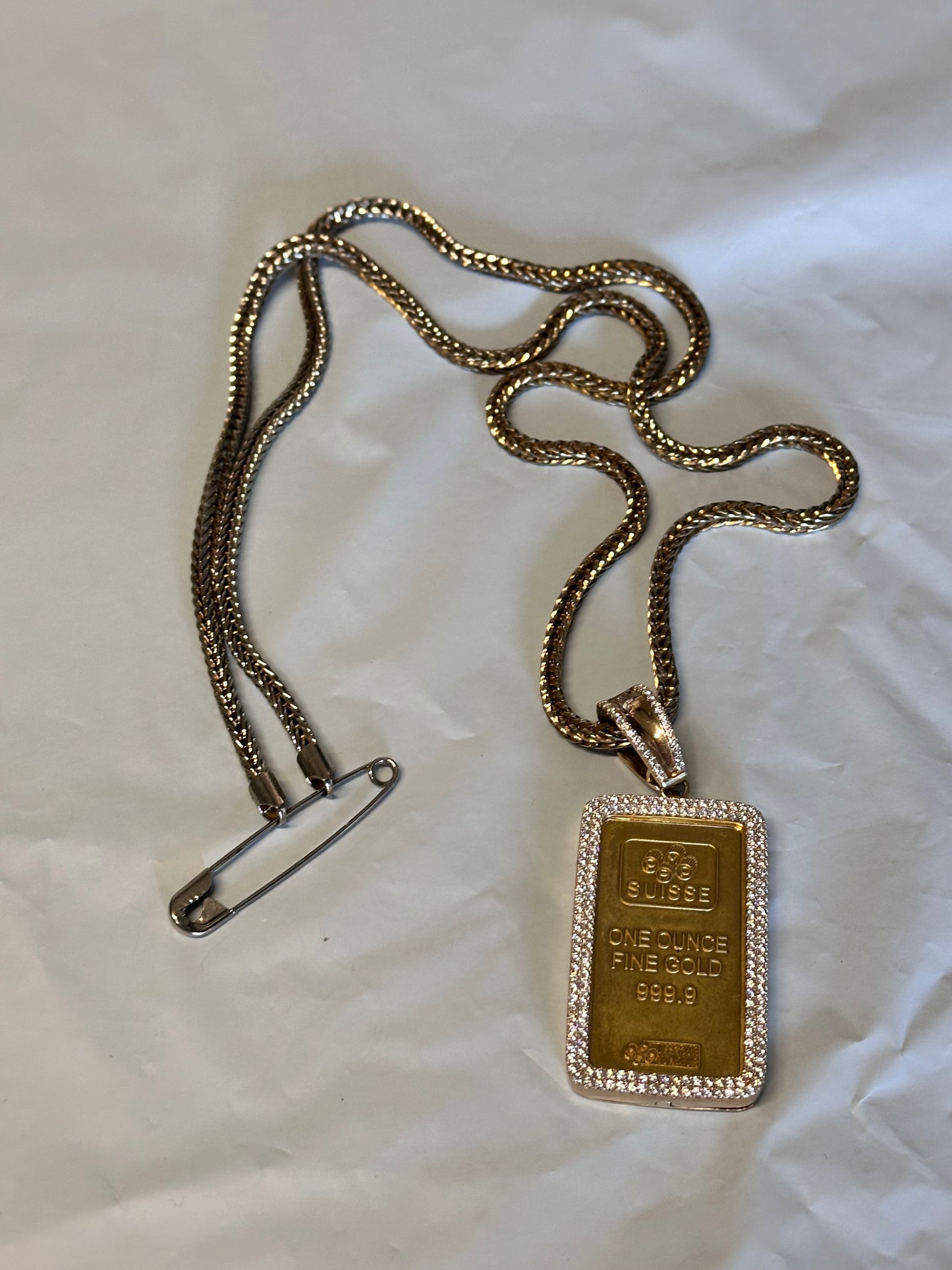BALLERS: Reggie's Gold Link Chain and Charm
