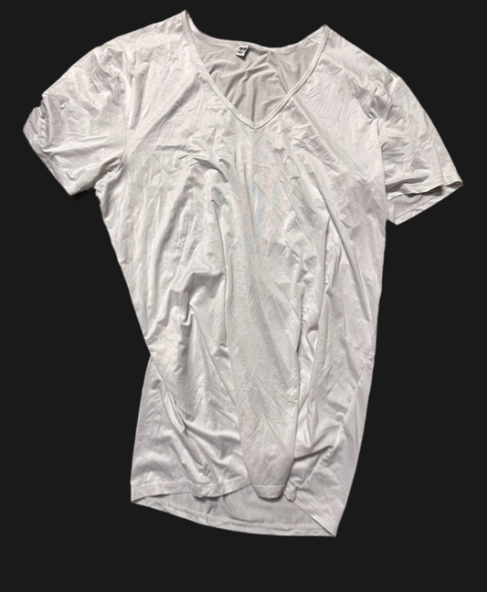 SILICON VALLEY: Holden’s HERO Uniqlo white v T-Shirt (S)