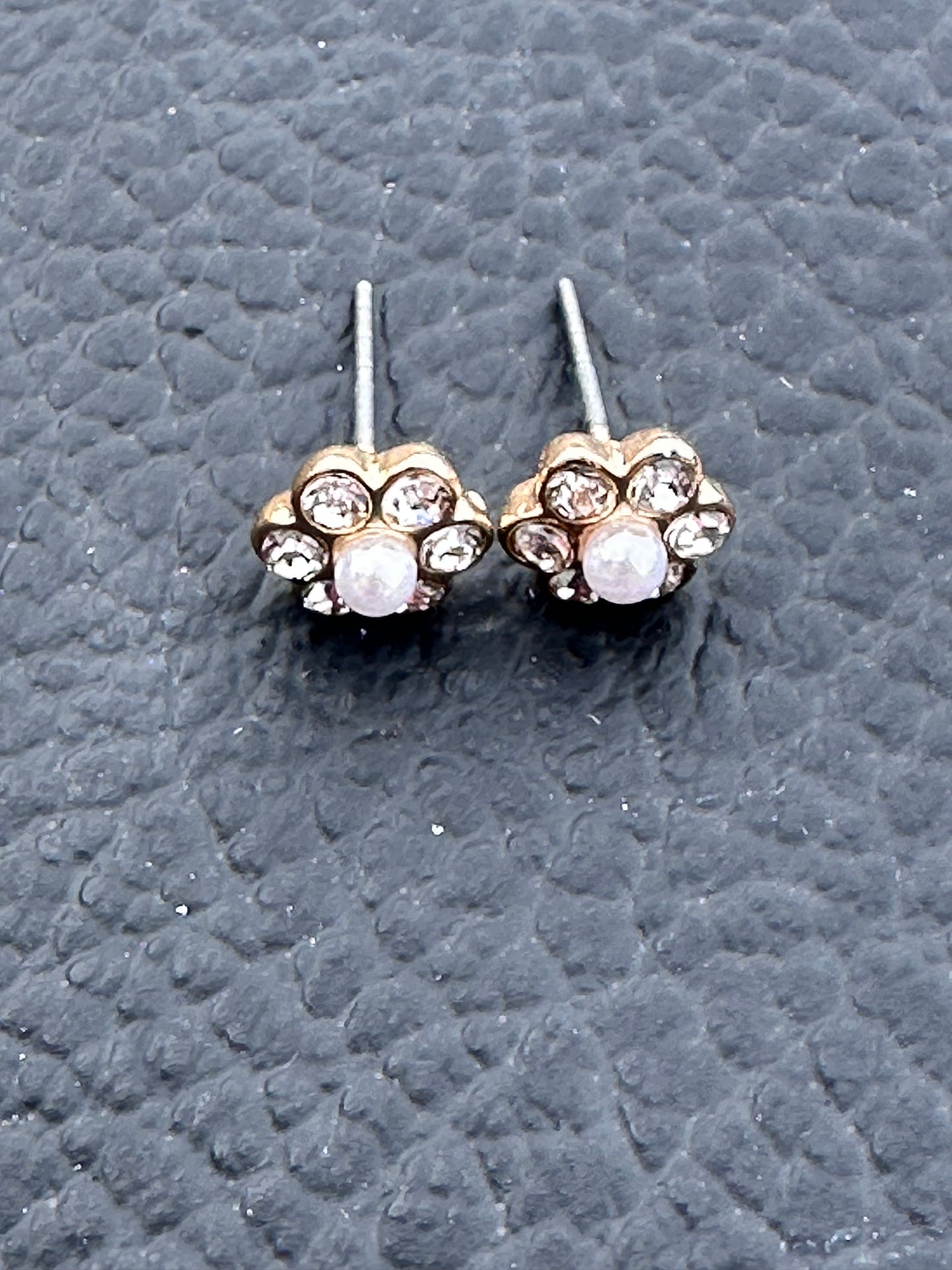 HOUSE: Dr Lisa Cuddy HERO faux Silver Diamond & Pearl Earrings