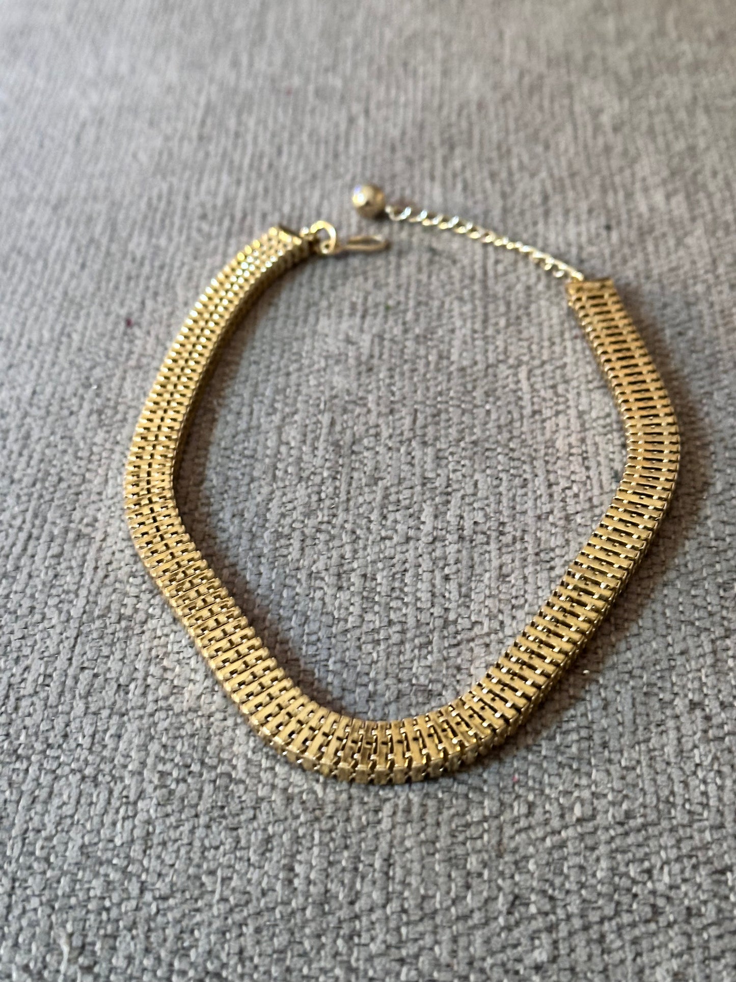 MAD MEN: Peggy Olson's 1960s Necklace Collection