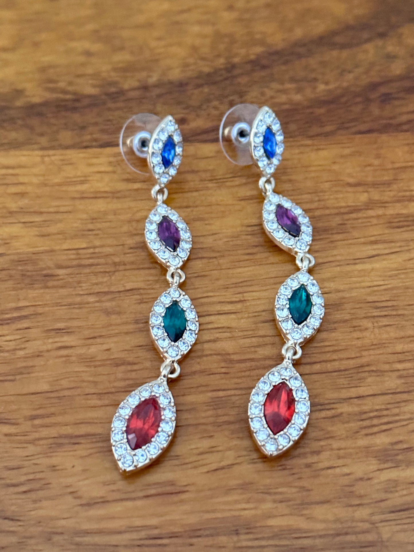 MAD MEN: Joan Harris' Vintage Traditional Earring Style Collection