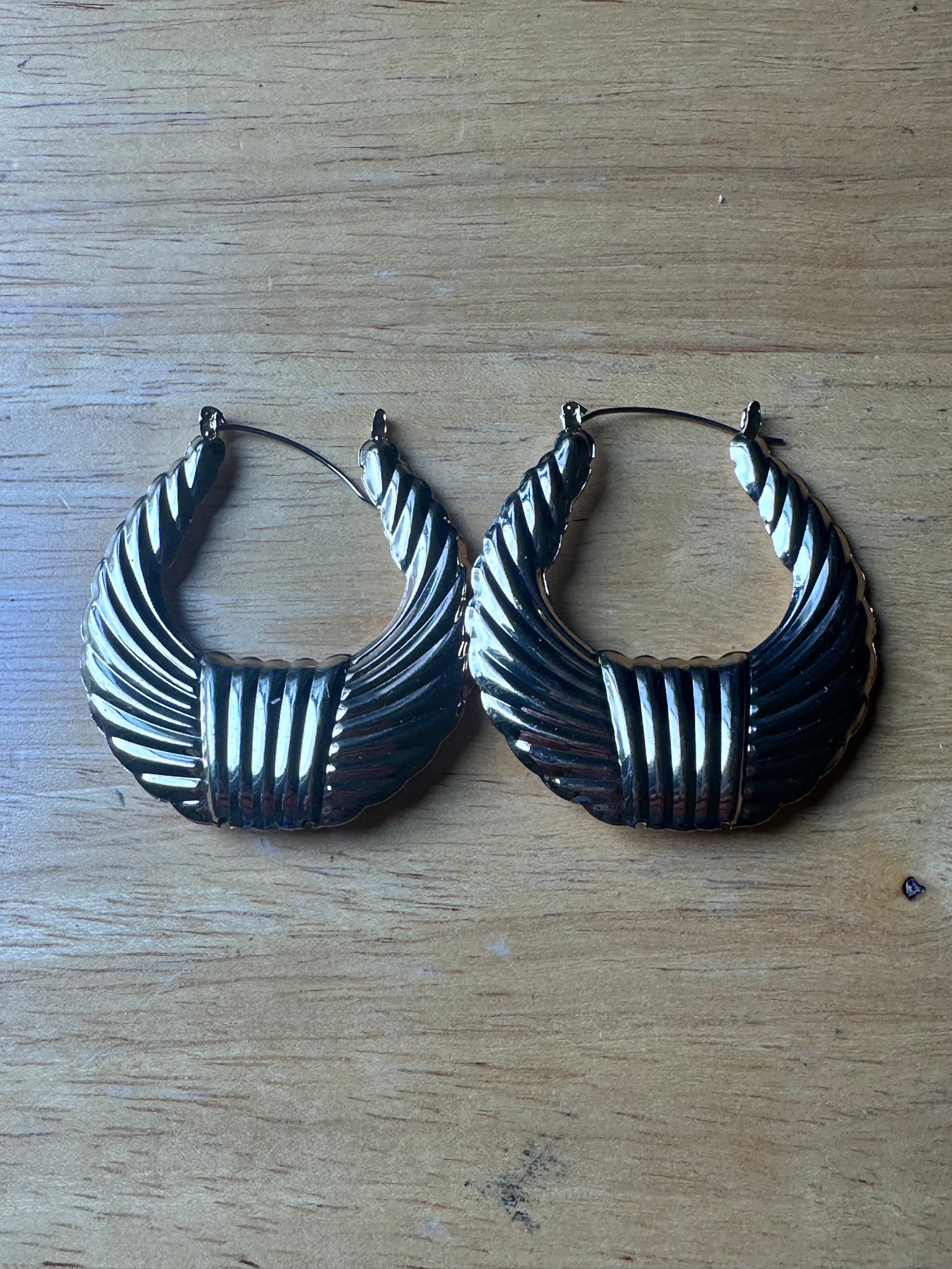 MAD MEN: Joan Harris' Vintage Traditional Earring Style Collection