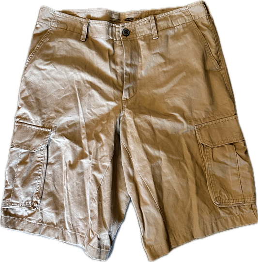 BONES: Agent Booth's Khaki Cargo Shorts (36)