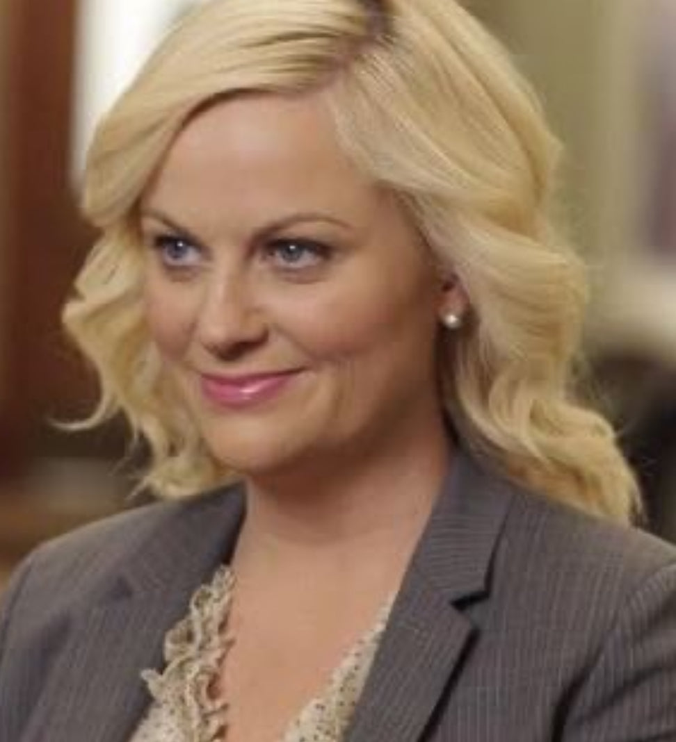 PARKS AND RECREATION : Leslie Knope White faux Pearl Earrings