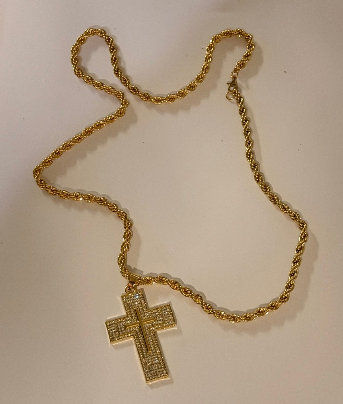 BALLERS: Reggie's Gold Chain Necklace and Cross Charm