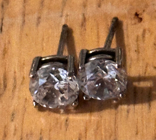 30 ROCK: Avery's Faux Diamond Earrings