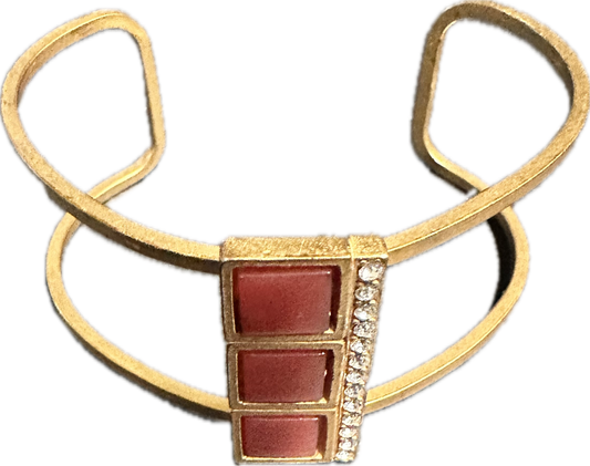 30 Rock: Liz Lemon Simple Gold Faux Ruby and Diamond Pendant Bracelet