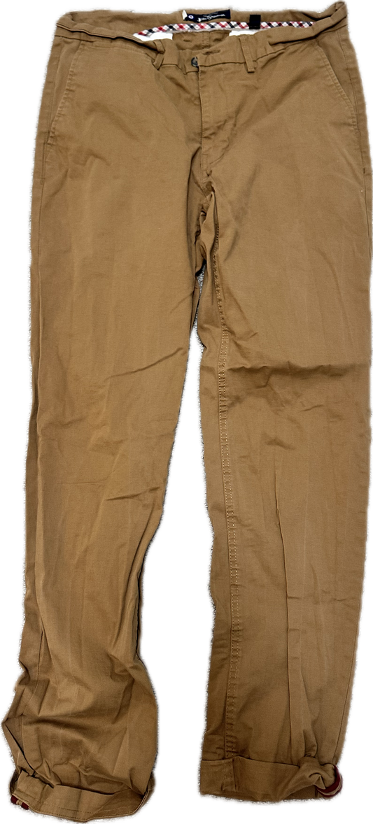 PARKS AND RECREATION: Tom Haverford’s Ben Sherman Khaki Pants (32)