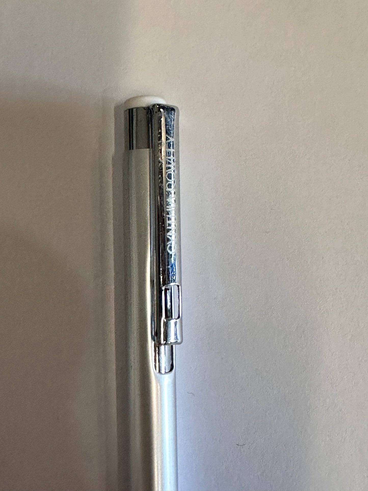 30 ROCK: Jack Donaghy's CYNTHIA ROWLEY Silver Office Desk Pen