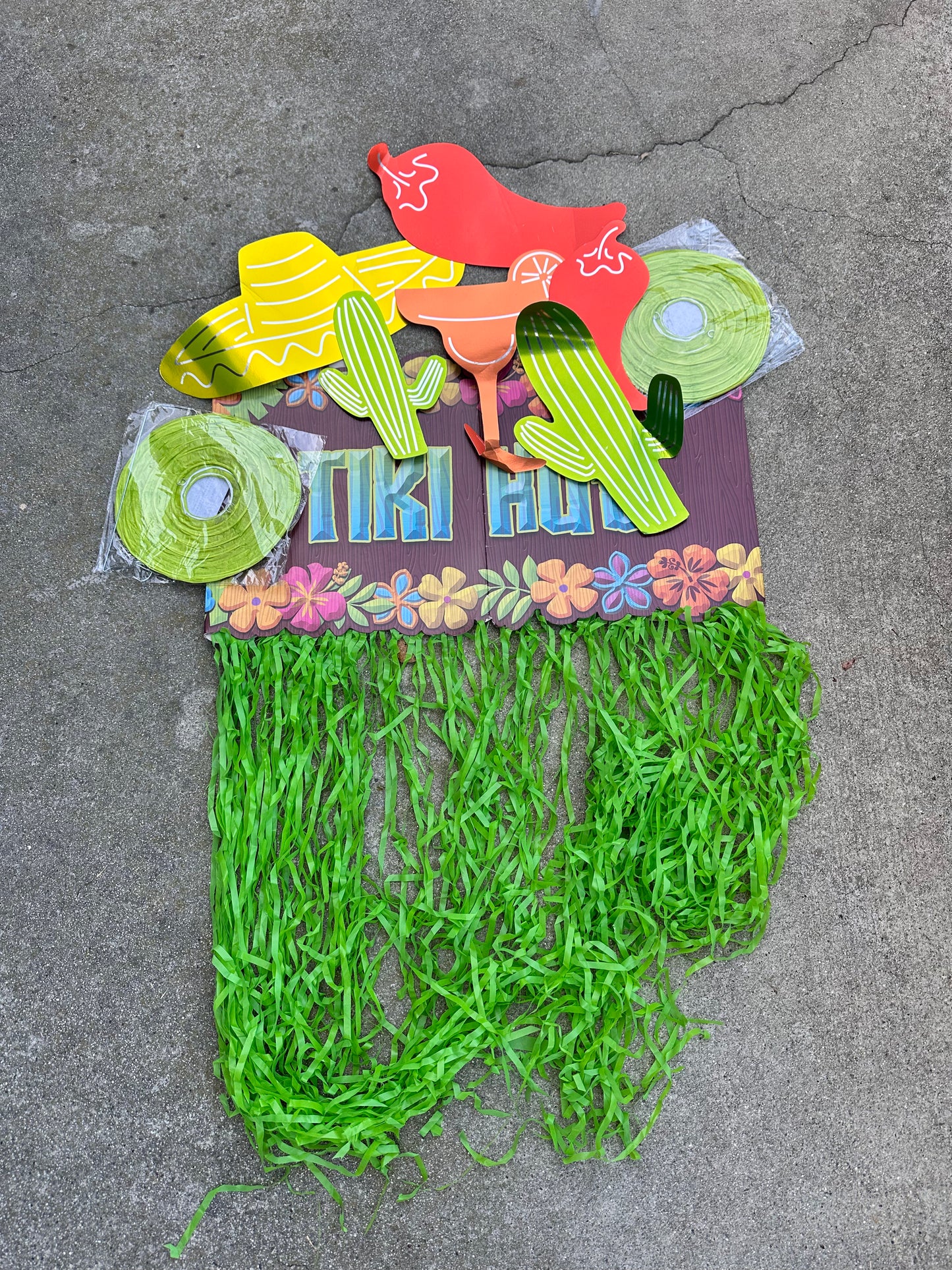 SILICON VALLEY: Richard and Team Final Season and Pied Piper Luau office Party Supplies