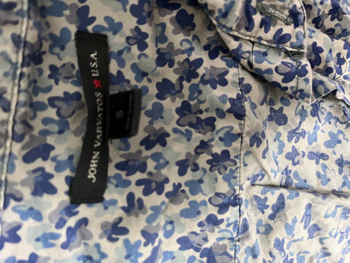 NEW GIRL: Winston Bishop's Grey Floral JOHN VARVATOS Short sleeve Shirt (S)