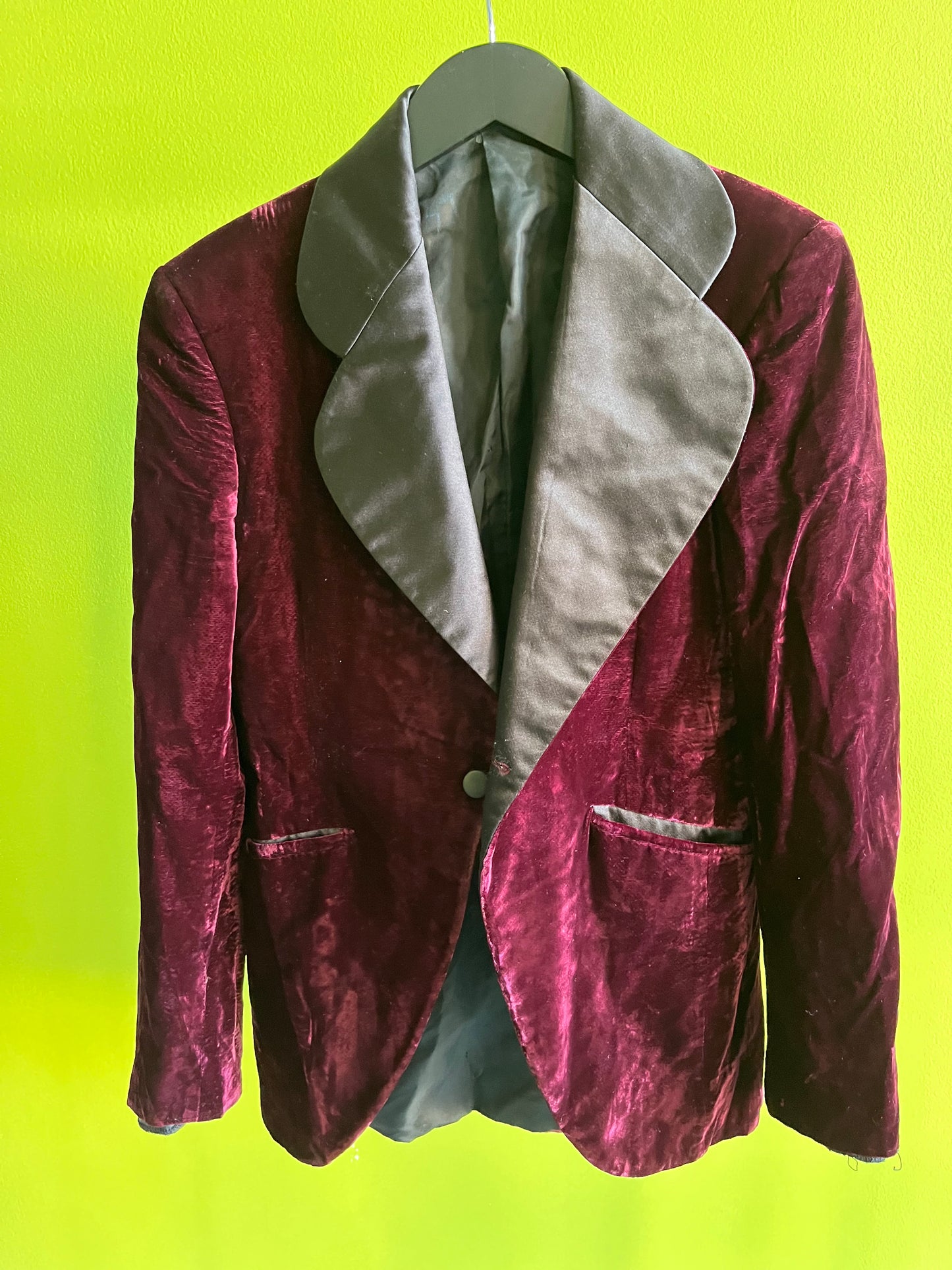 12 MONKEYS: Cole's Red Velvet Tuxedo Jacket