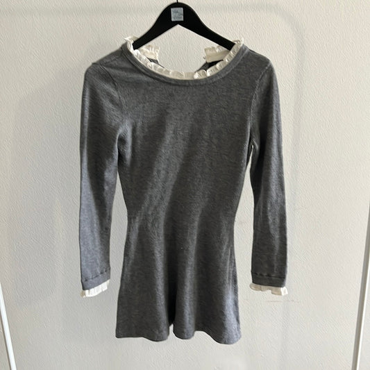NEW GIRL: Jessica Day's ELIE TAHARI Grey Sweater with white fringe (S)