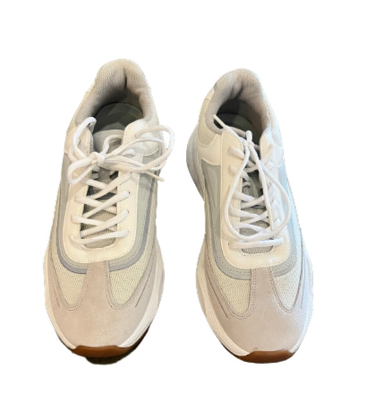 THE GENTLEMEN: Dry Eyes' White Zara Sneakers (44)