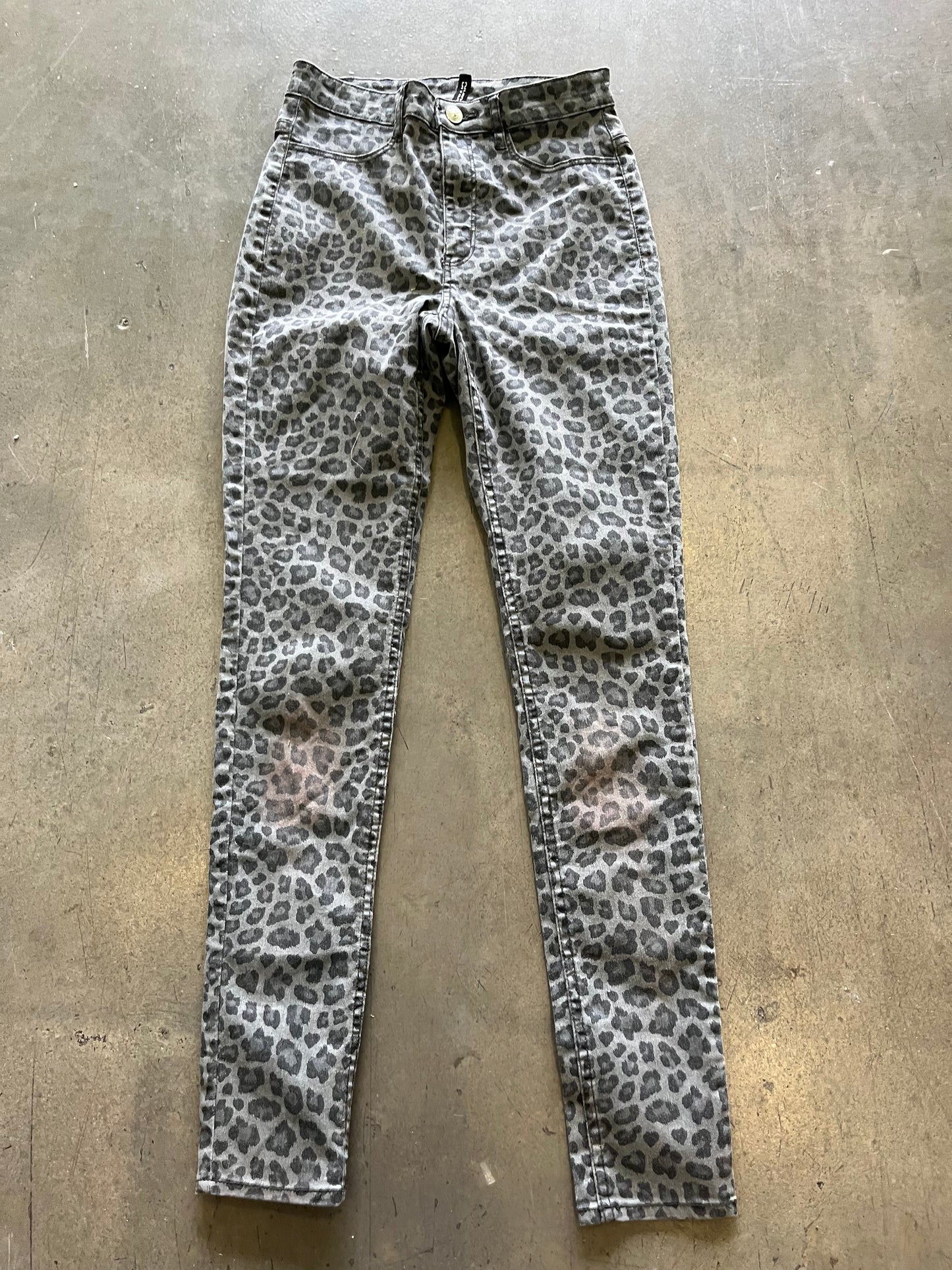 SONS OF ANARCHY: Wendy's Leopard Print Pants (6)