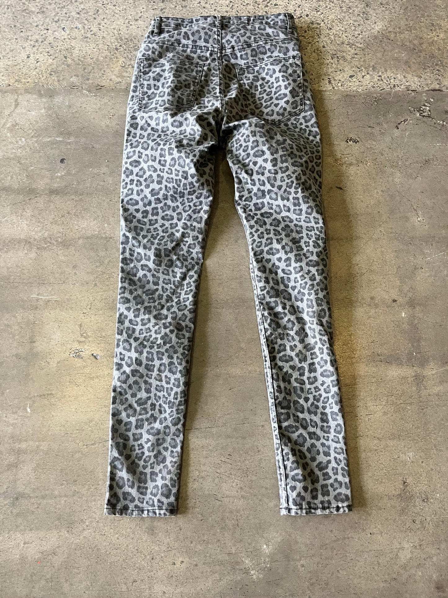 SONS OF ANARCHY: Wendy's Leopard Print Pants (6)